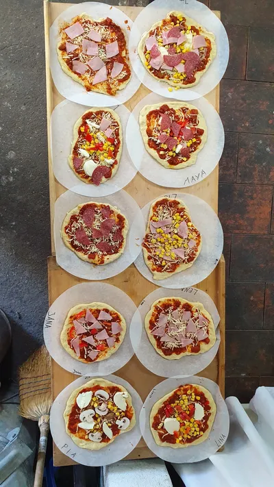 23 Pizzabäcker*innen im Kinder-Kreativ-Club