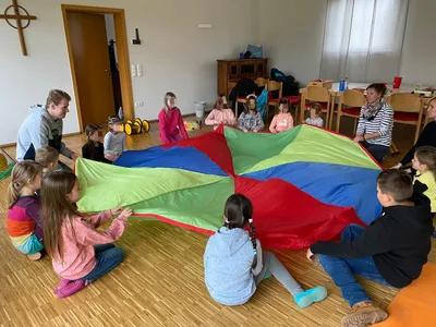 Das Gemeindehaus wird zur Zirkusmanege