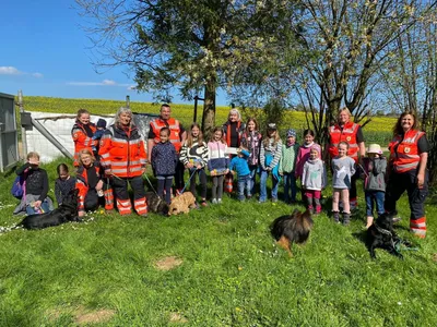 KinderKreativClub bei der Rettungshundestaffel