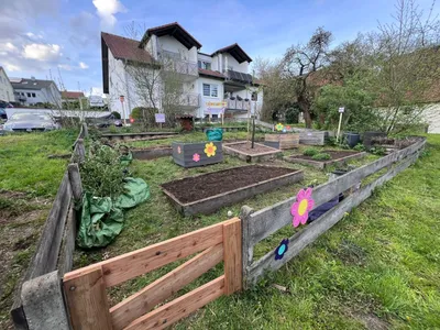 Schulgarten aus Dornröschenschlaf geweckt