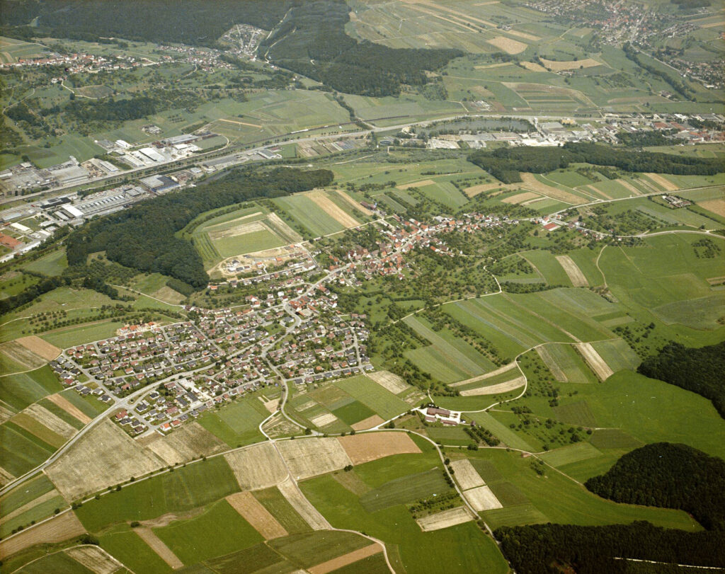 Bünzwangen aus der Luft, 1984 (Erich Merkler, CC BY 4.0)